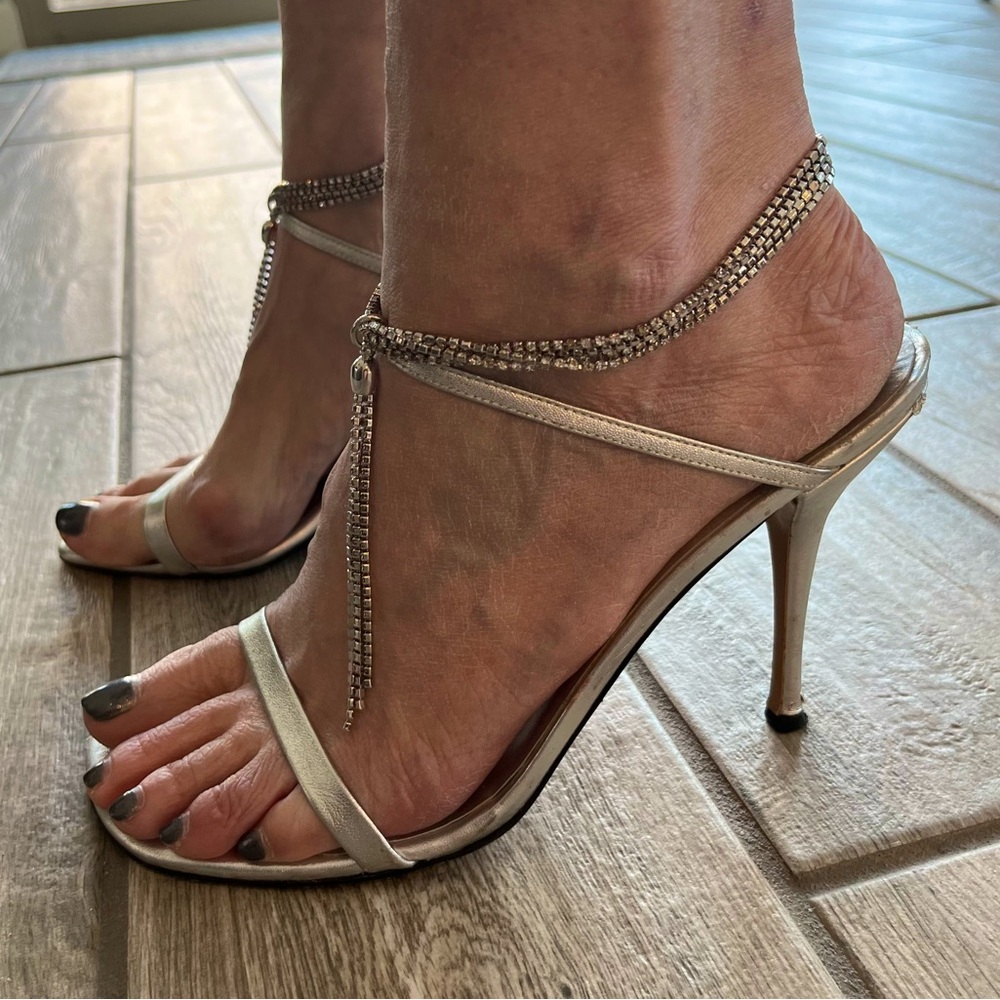 Vintage STUART WEITZMAN Silver Rhinestone Stiletto size 9.5